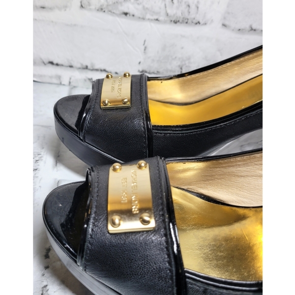 Michael Kors Women Black Peep Toe Heels Size 10M Gold Plaque Logo Label Platform - Picture 3 of 11